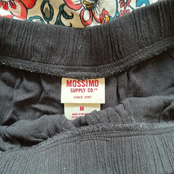 Bundle of 4 soft shorts - Medium - Picture 13 of 15